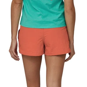 fashion pas cher PATAGONIA W’S BARELY BAGGIES SHORTS – 2 1/2 IN. QUARTZ CORAL 23 9